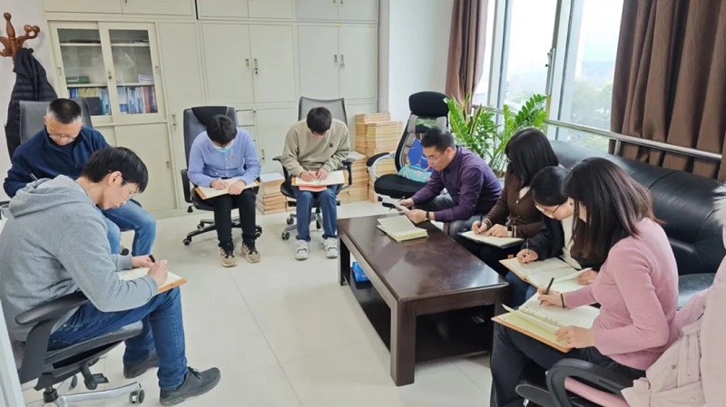 1978072703946354688.jpg 26090035gkew.jpg