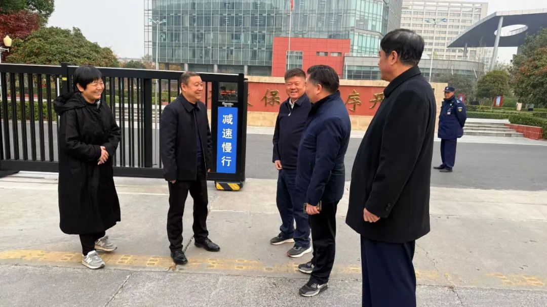 1979552179263766528.jpeg 04122754ag0f.jpeg