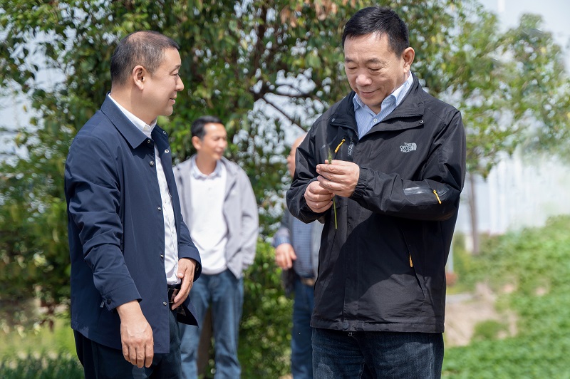 1979759348970090496.jpg 23180542h00e.jpg